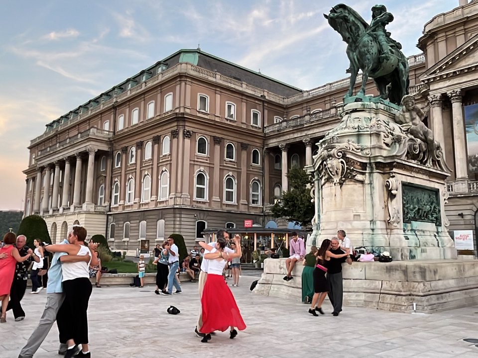 EP 1.《一場壯遊的開始:前往布達佩斯》